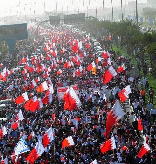 hundreds of thousands of bahrainis taking part in march of loyalty to martyrs